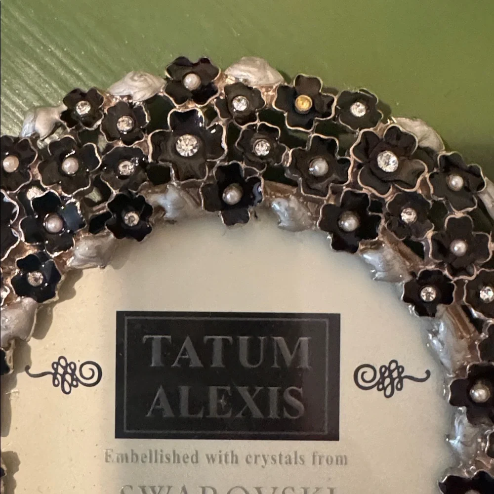 tatum alexis beautiful frame