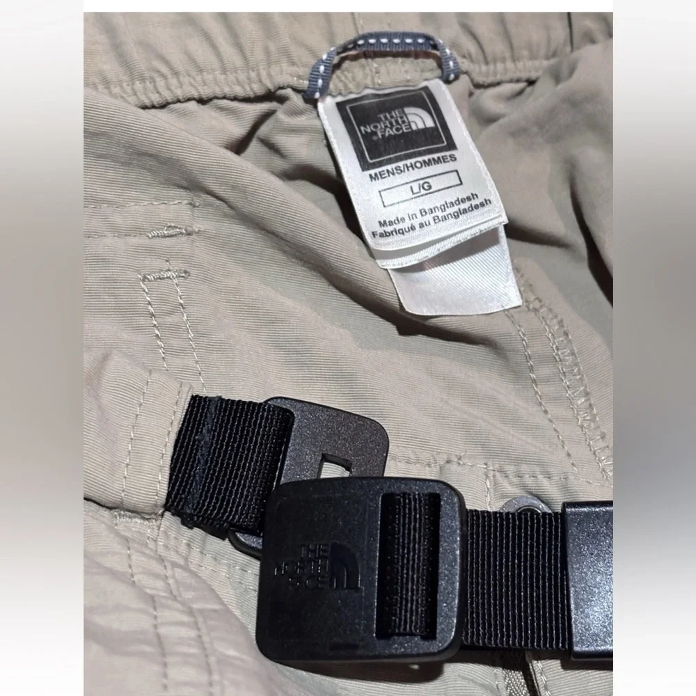 The North Face cargo has or