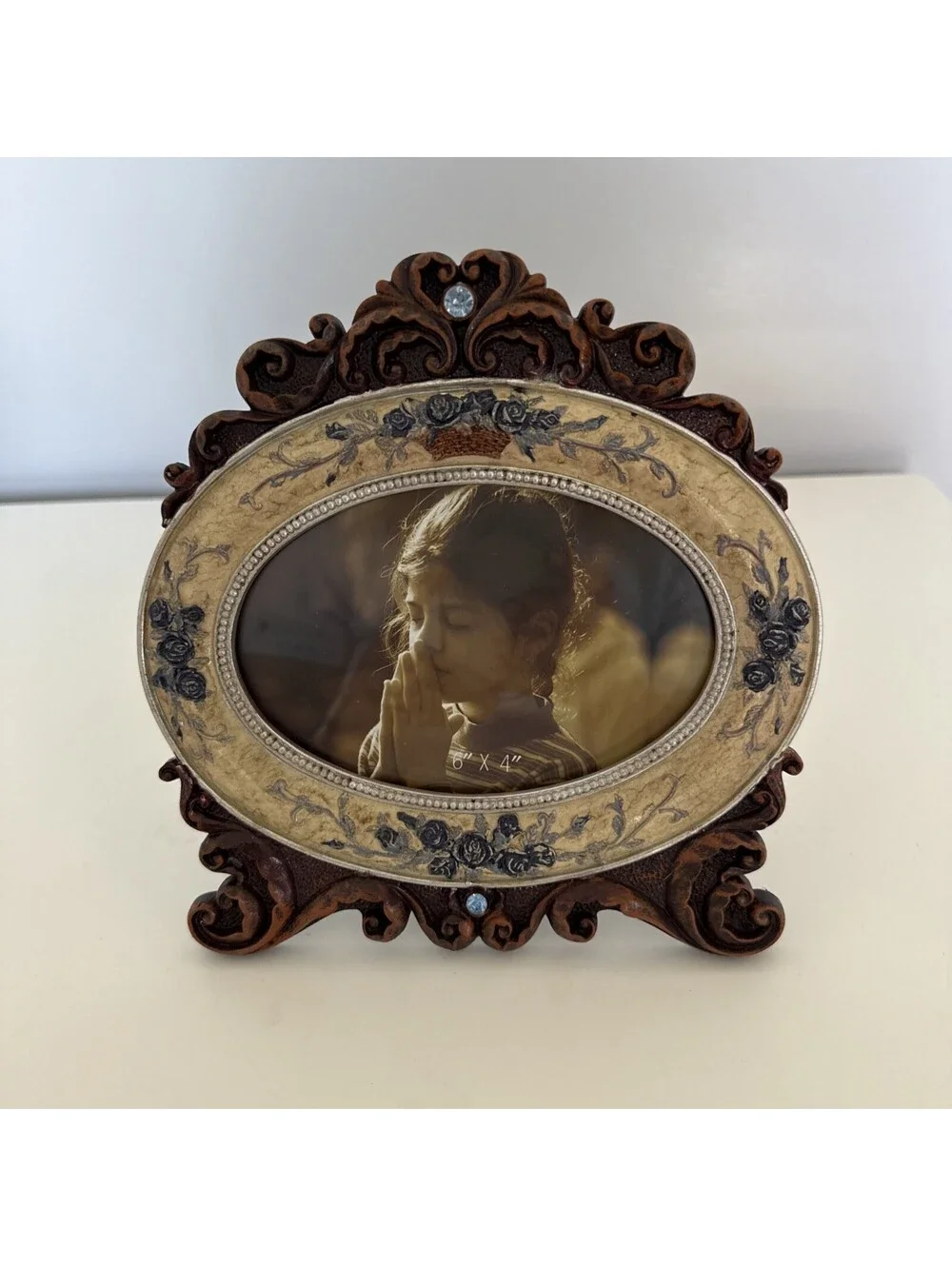 Decorative Art Oval Resin Photo Frame Blue Flowers & Stones 7.87”Lx.67”Wx8.07”H