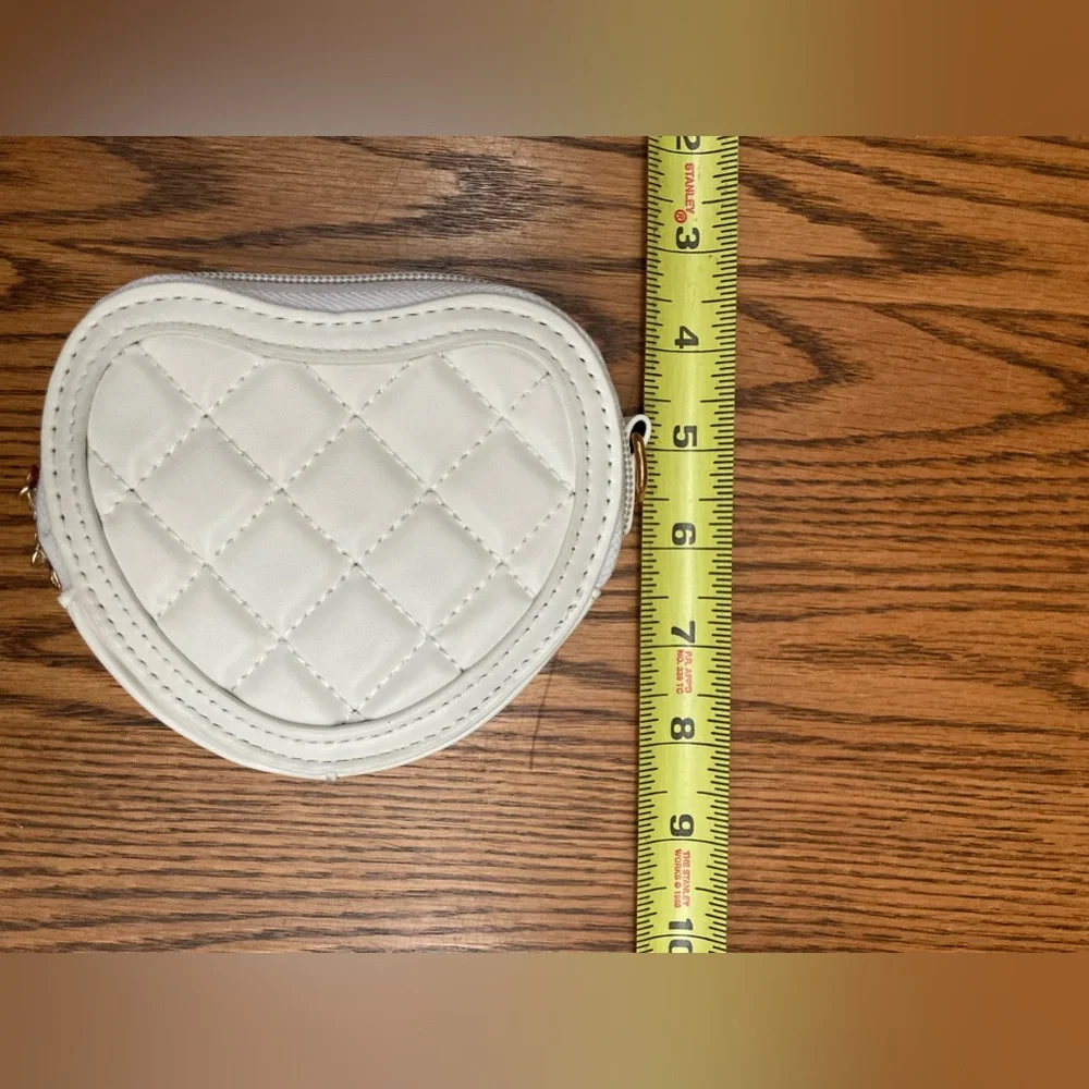 N/A quilted white
