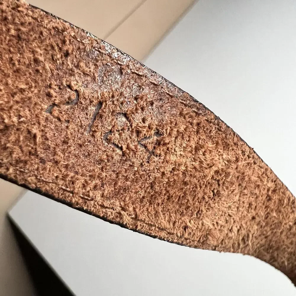 Eddie Bauer leather pointed scuffing