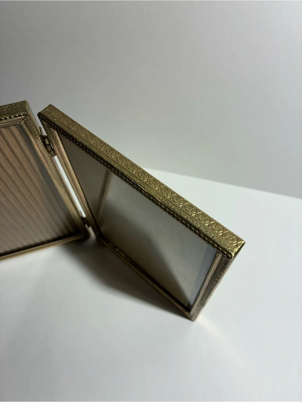 Vintage Brass Double Hinged Picture Frame Beaded Edge Bifold Gold Tone