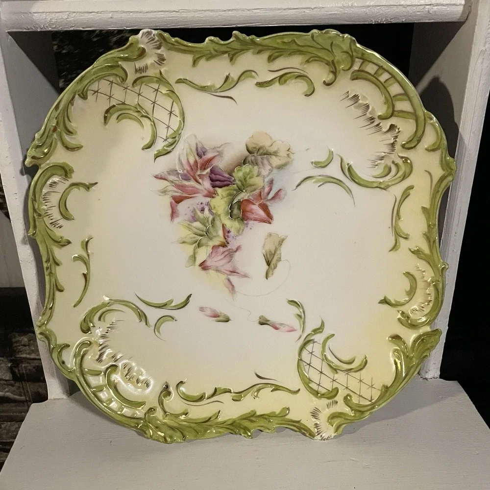 ANTIQUE VINTAGE SQUARE SCALLOPED GREEN &‎ RAISED  GOLD FLORAL DRESSER PLATE 10