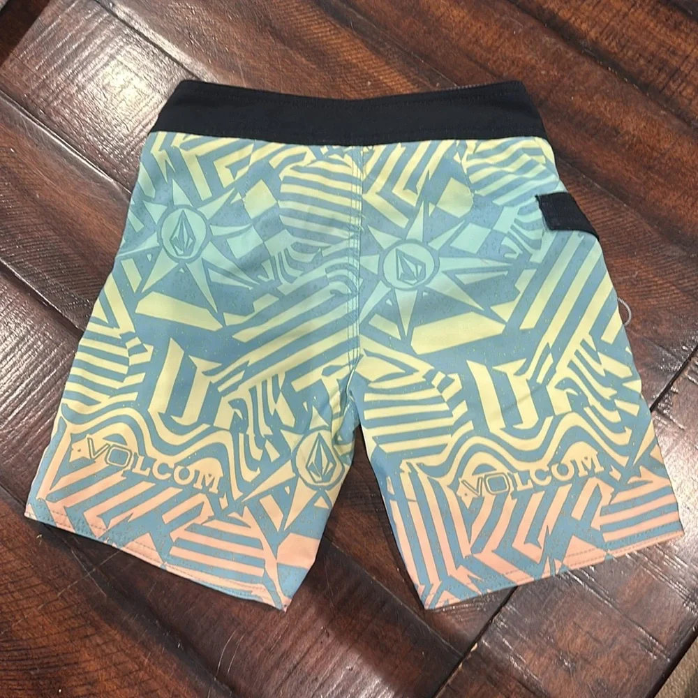 Volcom bright geometric