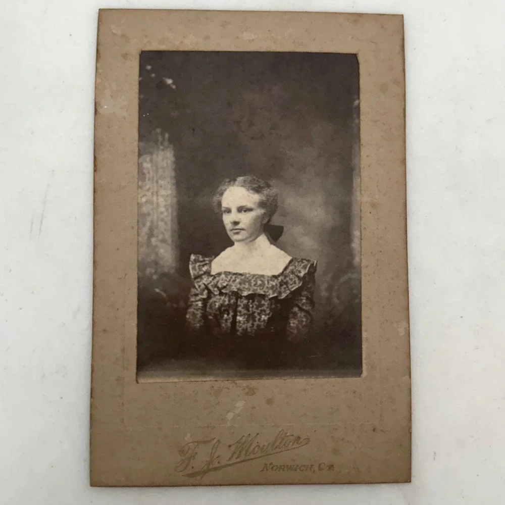 Antique Victorian Green‎ Verdigris Ornate Frame with F.J. Moulton Photo of Woman