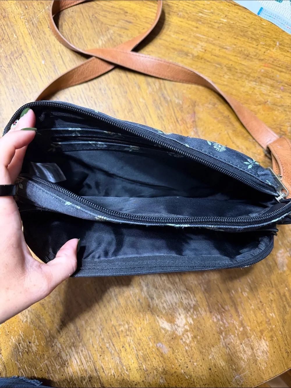 thirty-one navy floral crossbody with brown strap
