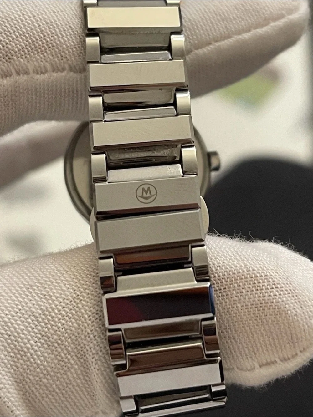 MOVADO Valor Ceramic 89.01.1841 Silver Mirror Dial 26mm Women's Watch Swiss Made