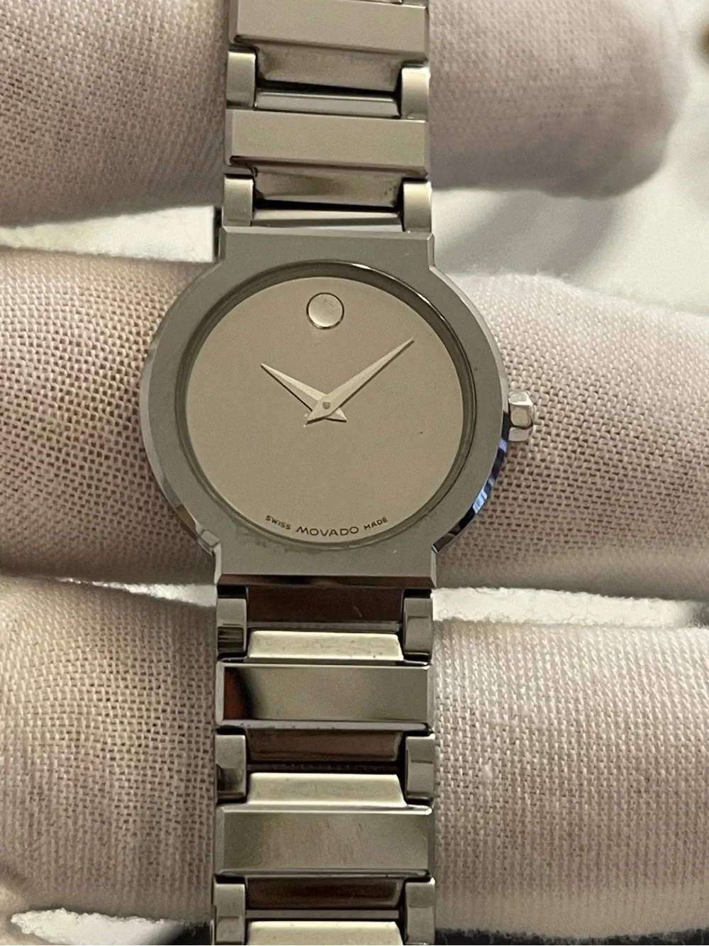 MOVADO Valor Ceramic 89.01.1841 Silver Mirror Dial 26mm Women's Watch Swiss Made