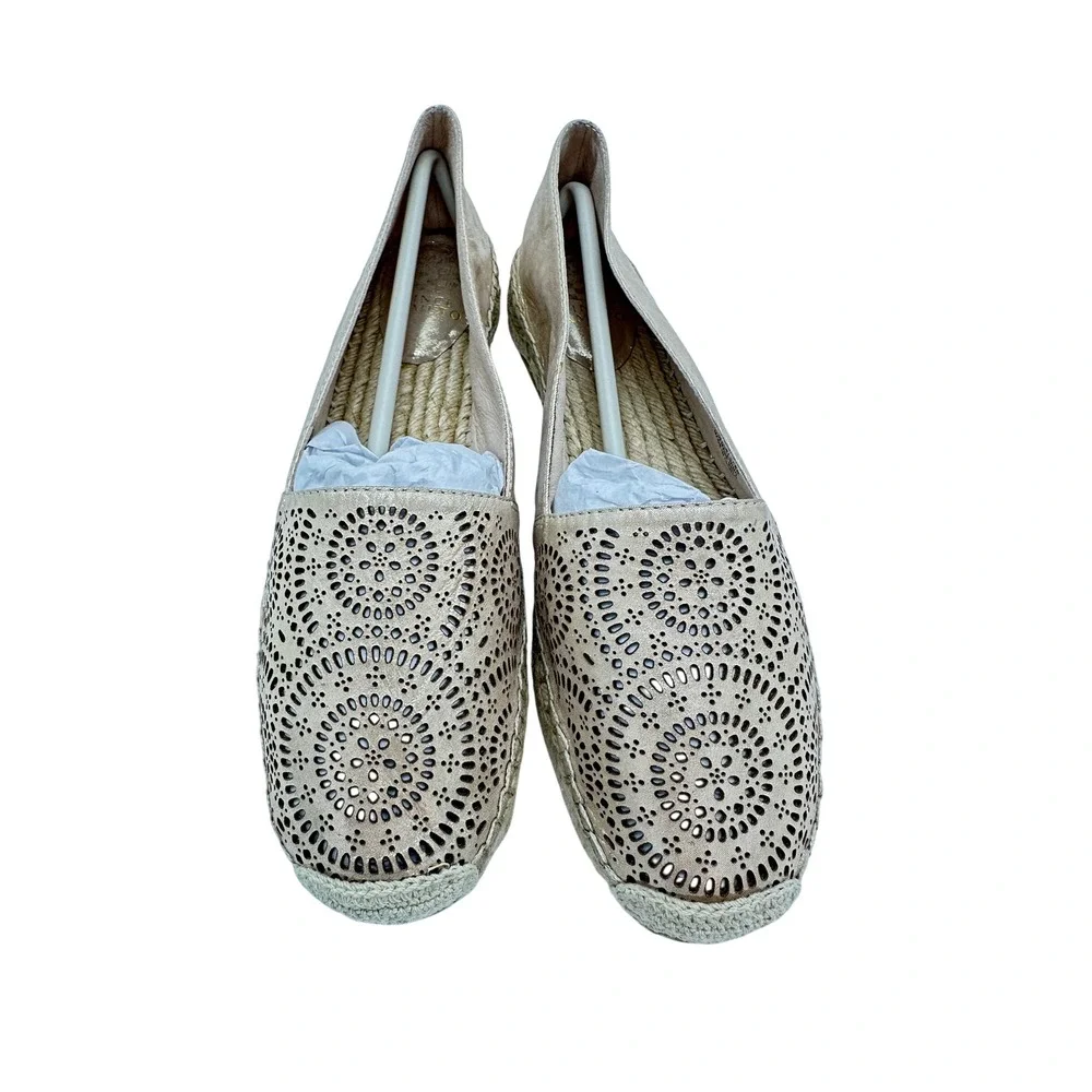 Vince Camuto VC-DALMI Espadrille Flat Women 8M Gold Laser Cut Medallion