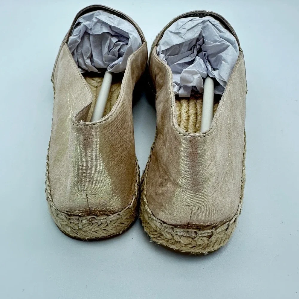 Vince Camuto VC-DALMI Espadrille Flat Women 8M Gold Laser Cut Medallion