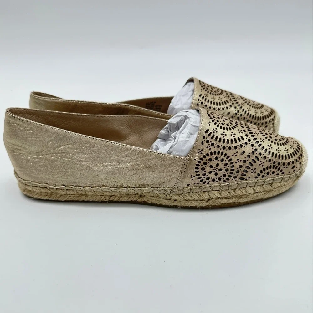 Vince Camuto VC-DALMI Espadrille Flat Women 8M Gold Laser Cut Medallion