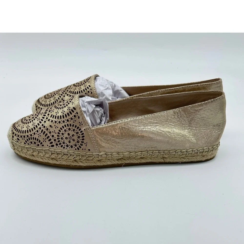 Vince Camuto VC-DALMI Espadrille Flat Women 8M Gold Laser Cut Medallion