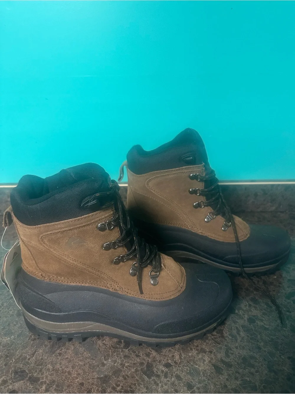 Leather Brown and Black Men’s 9.5 Winter Boots Ozark NWT