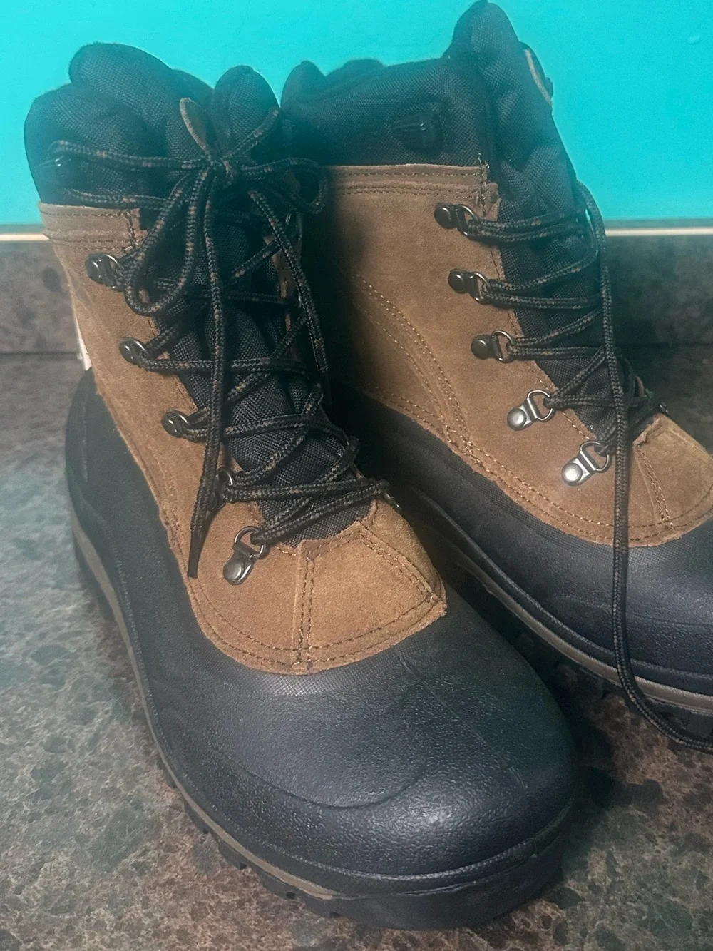 Leather Brown and Black Men’s 9.5 Winter Boots Ozark NWT