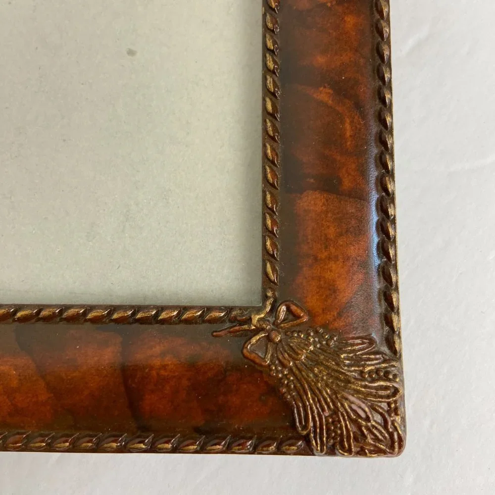 Vintage  Picture Frame Made in Taiwan
