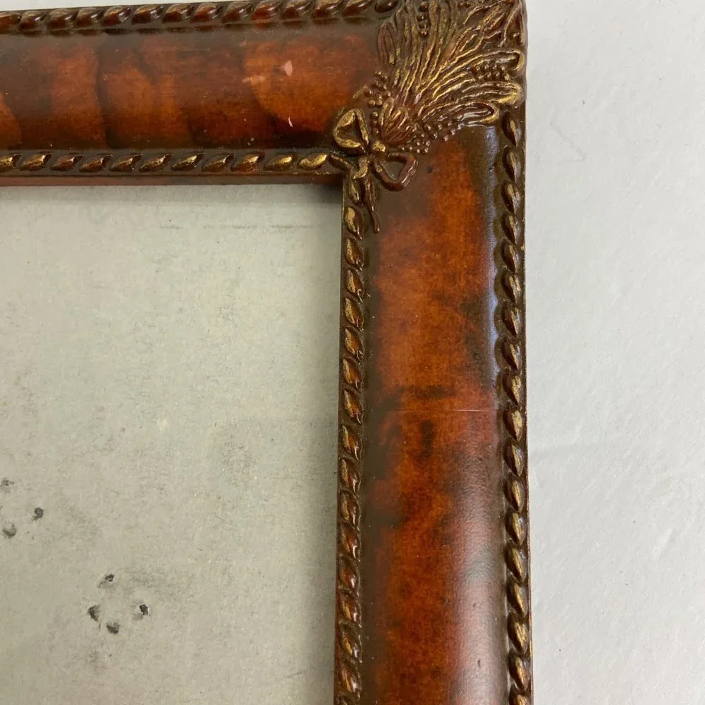 Vintage  Picture Frame Made in Taiwan