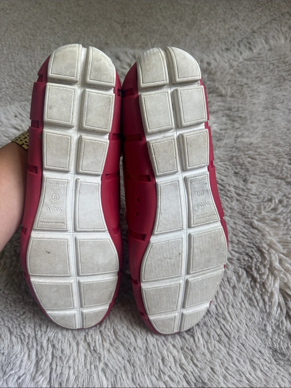 Swims signal red