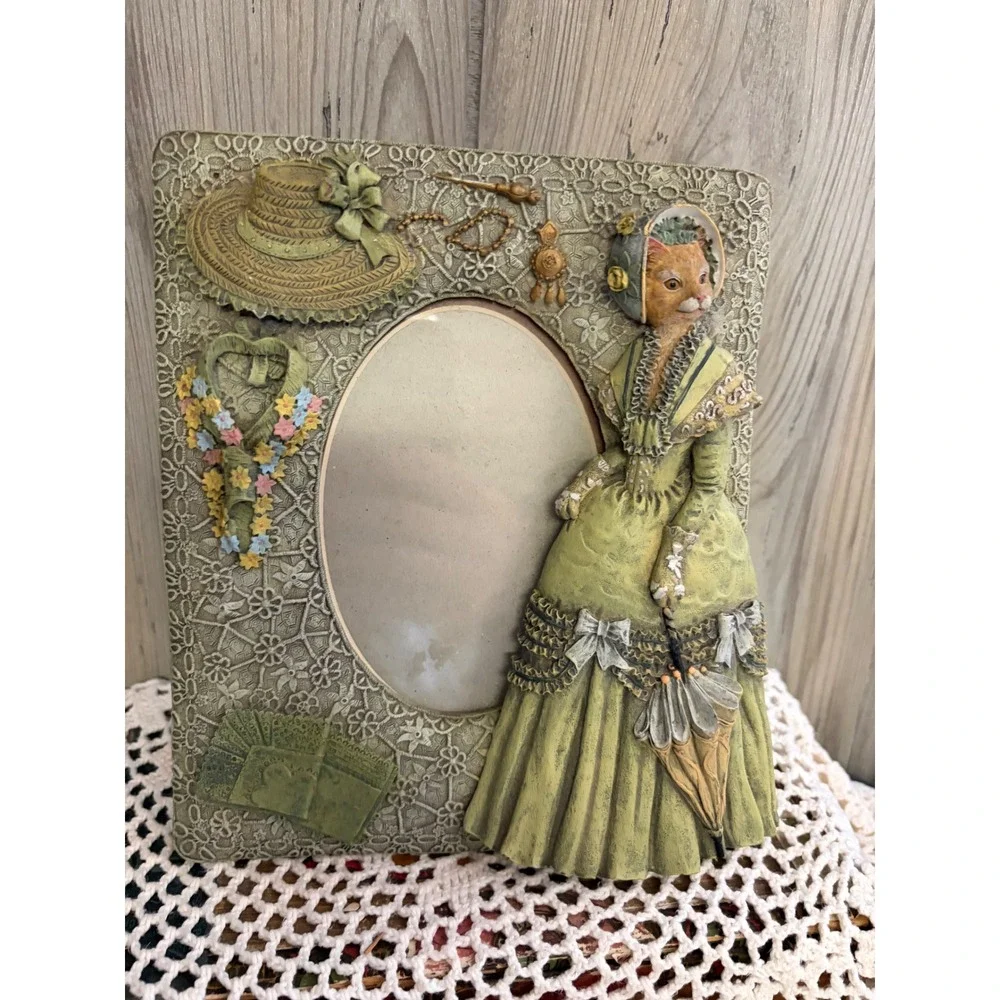 Vintage Victorian Cat Lady Resin Picture Frame Green Lace Cottagecore Whimsical