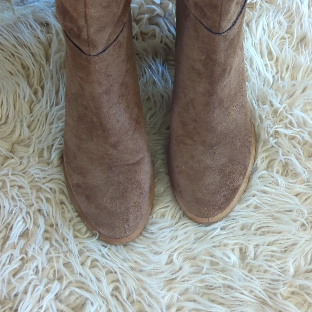 Vici suede over