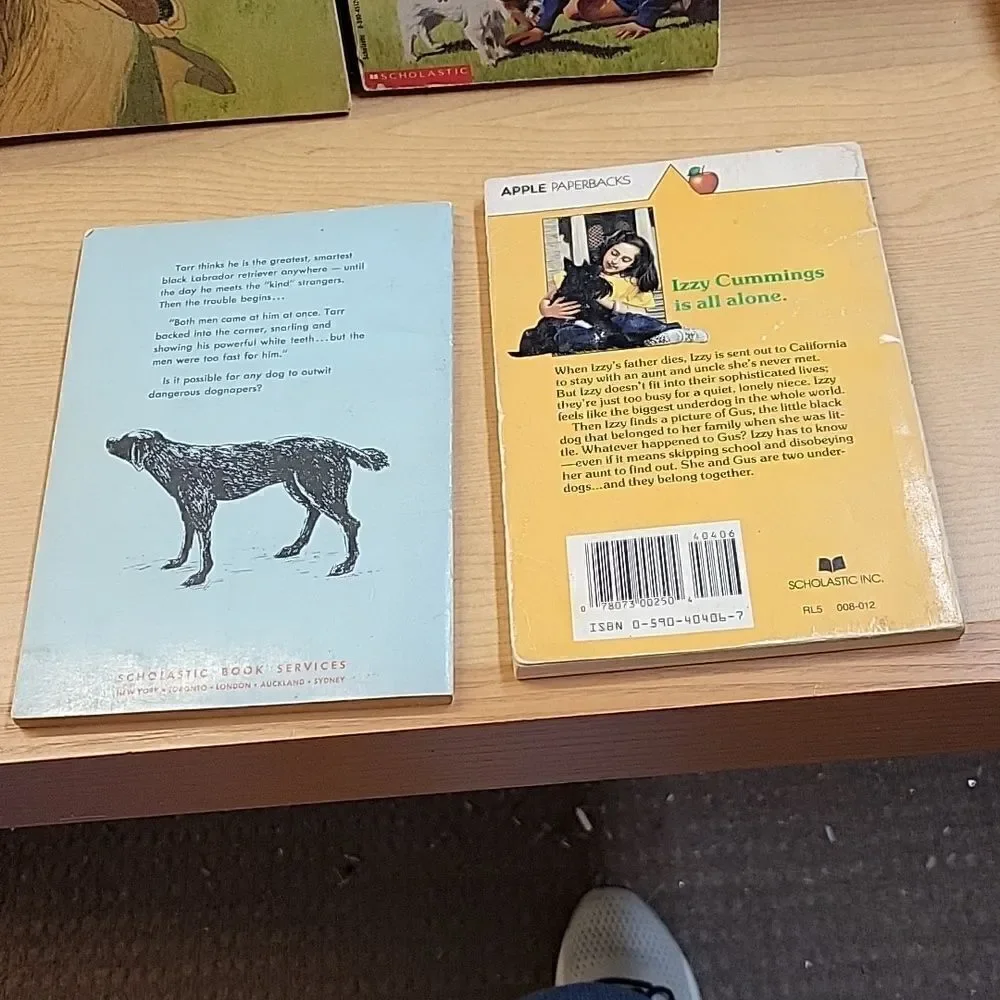 Dogs & Puppy Tales - 8 paperback books about dogs‎