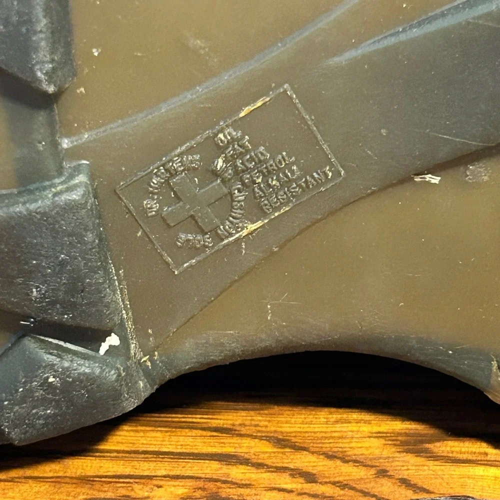 Dr. Martens Black‎ Leather Ankle Boots Mens 9 Womens 10 AirWair Lug Sole Vintge