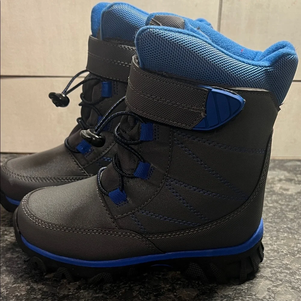 Size 12 DSG Kids Gray and Blue Winter Snow Boots.  NWOT
