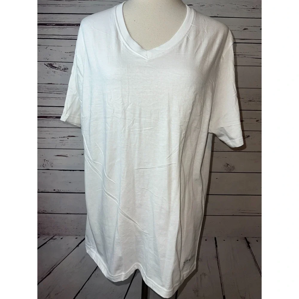 True Religion Tee Shirt Graphic White Mens Large‎ Short sleeve Vneck NWOT Silver