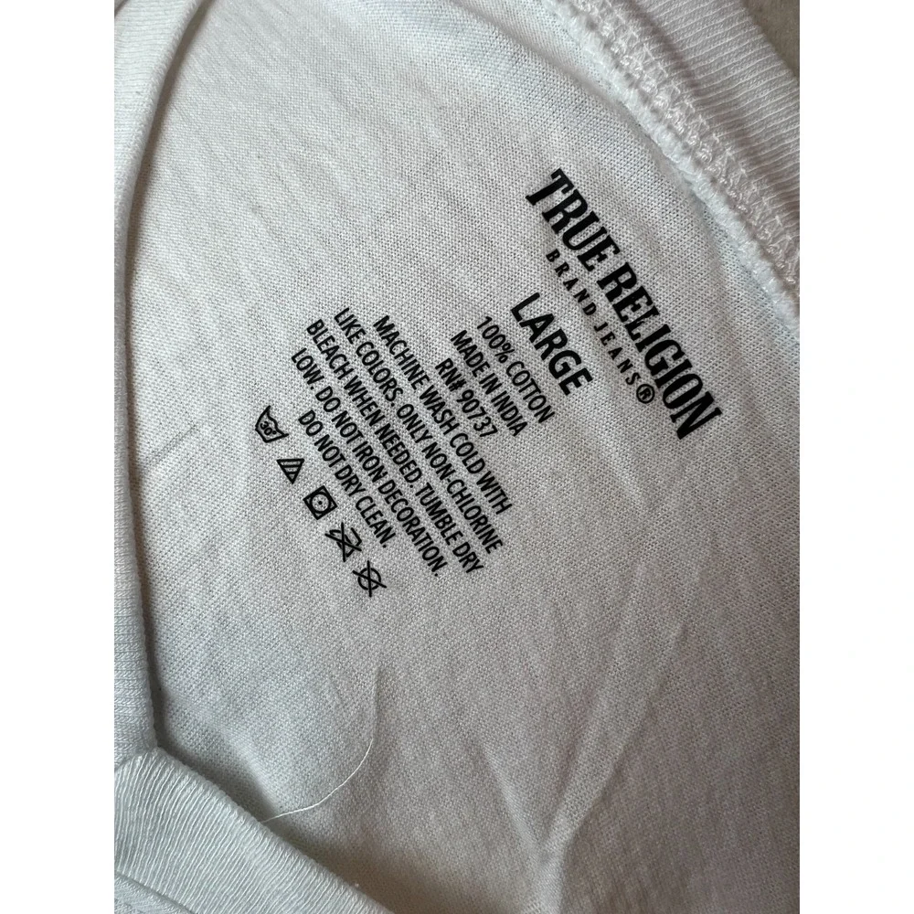 True Religion Tee Shirt Graphic White Mens Large‎ Short sleeve Vneck NWOT Silver