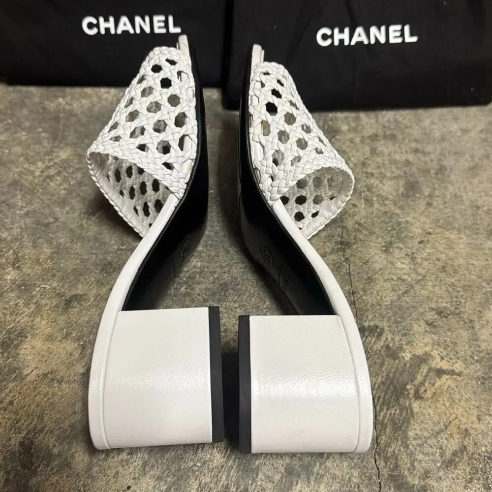 CHANEL note recognizable
