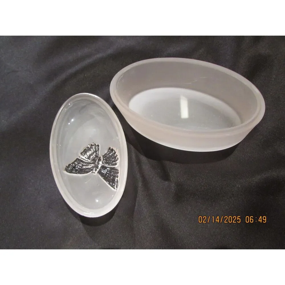 Butterfly trinket dish frosted pink glass made in Italy 3-d butterfly beautiful
