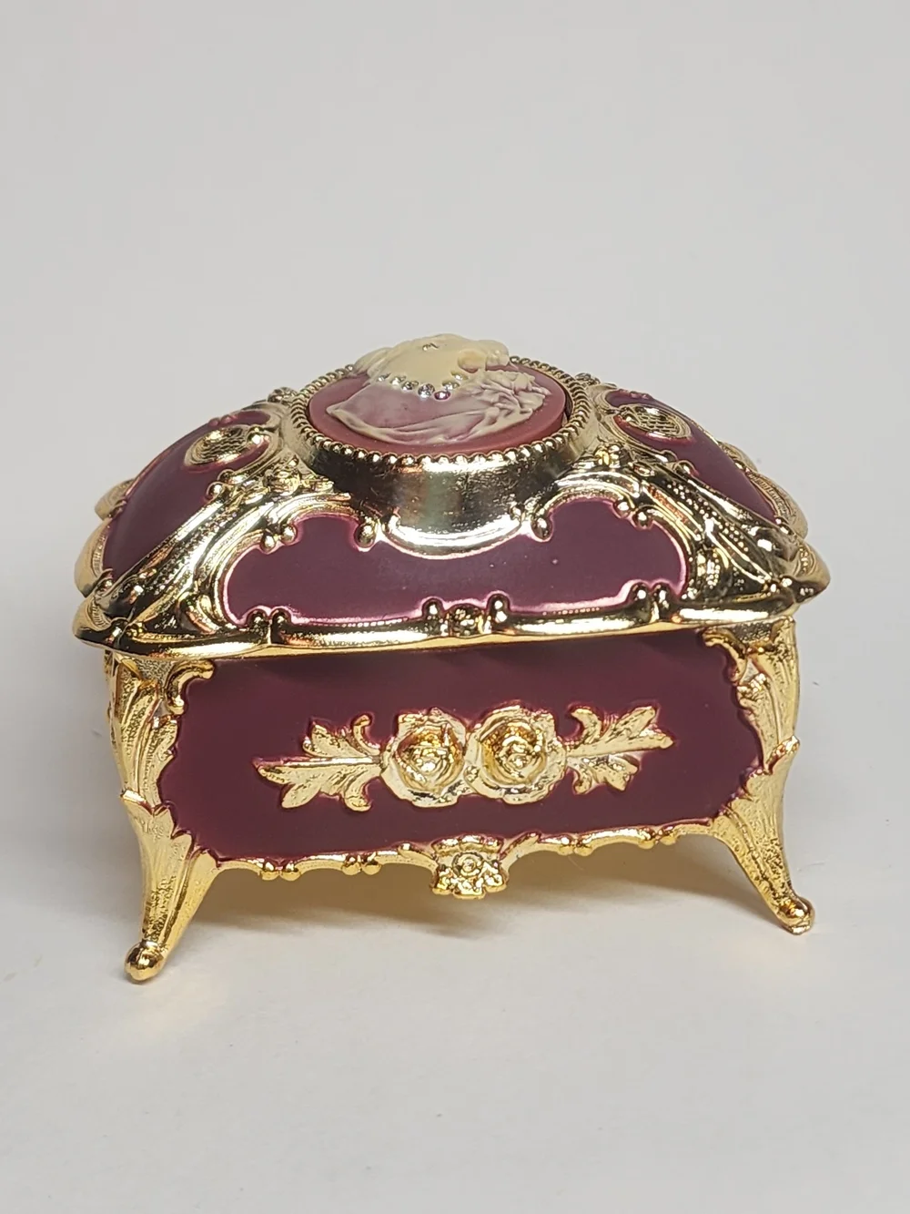 N/A keepsakes inside by