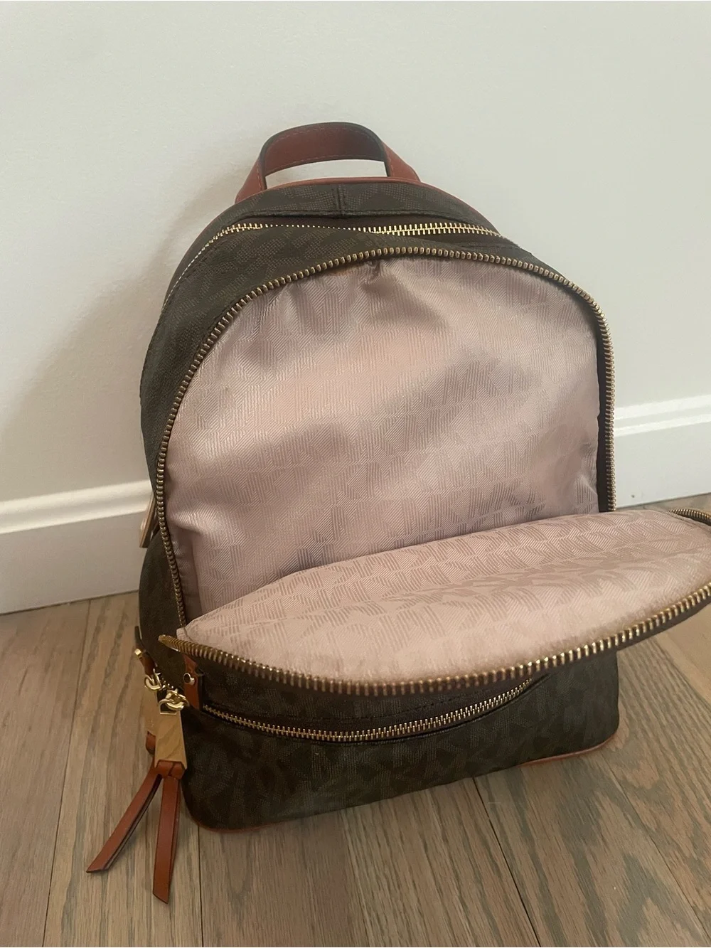 Michael Kors compact michael