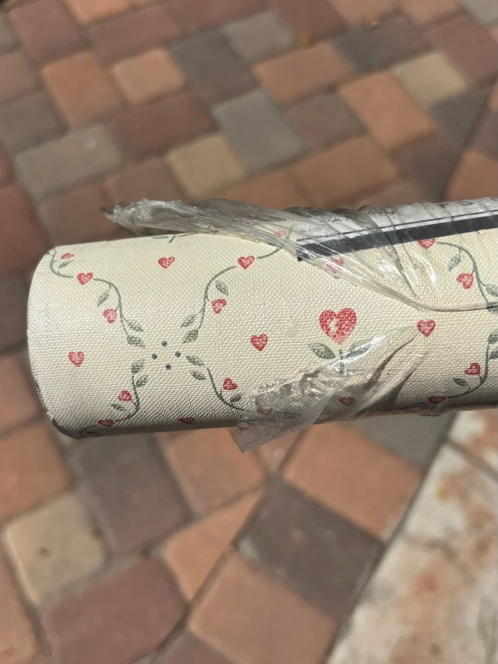 Wallcoverings red hearts wallpaper 8 rolls two the plastic opened
