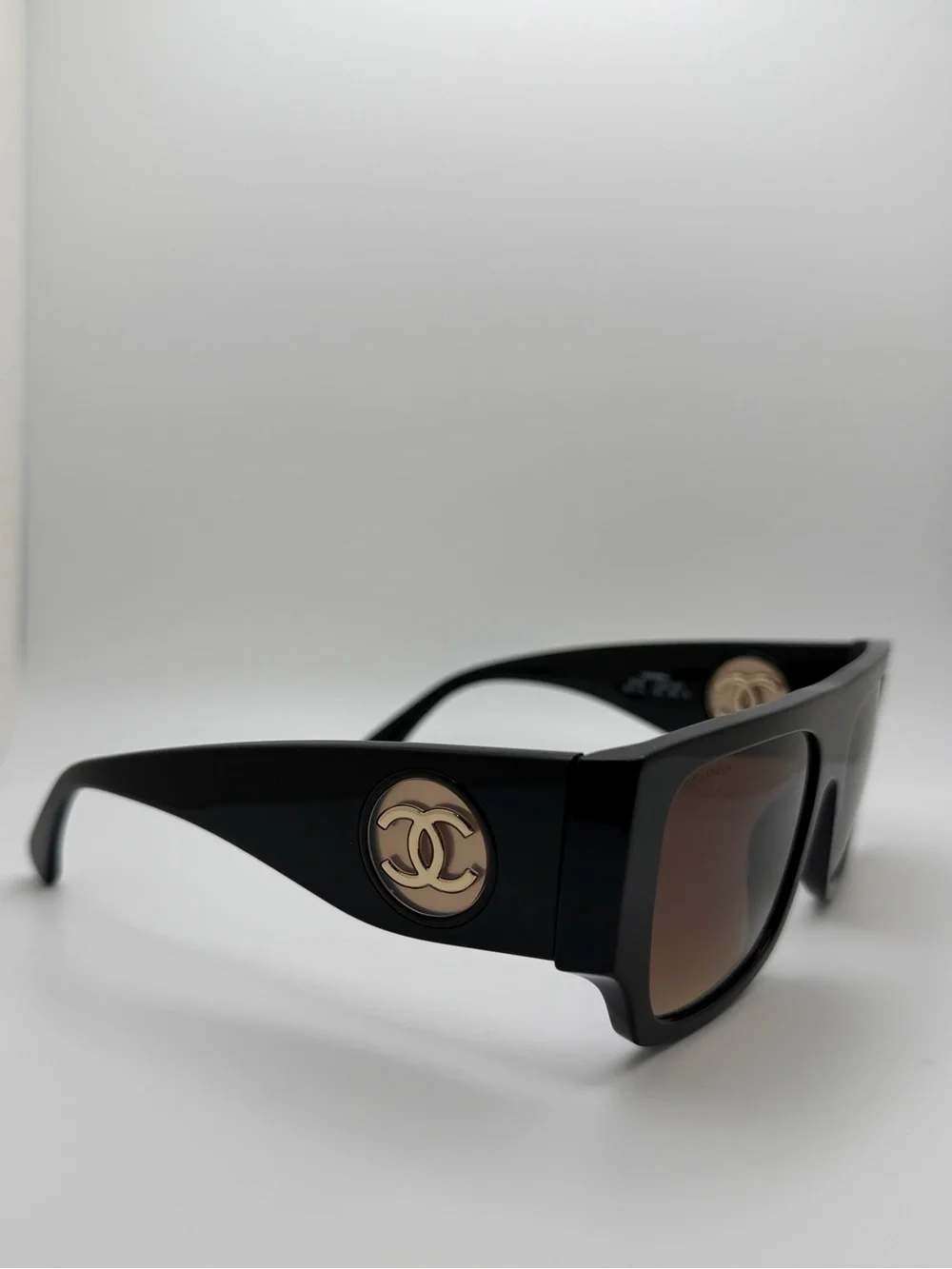 CHANEL shown protectors quality