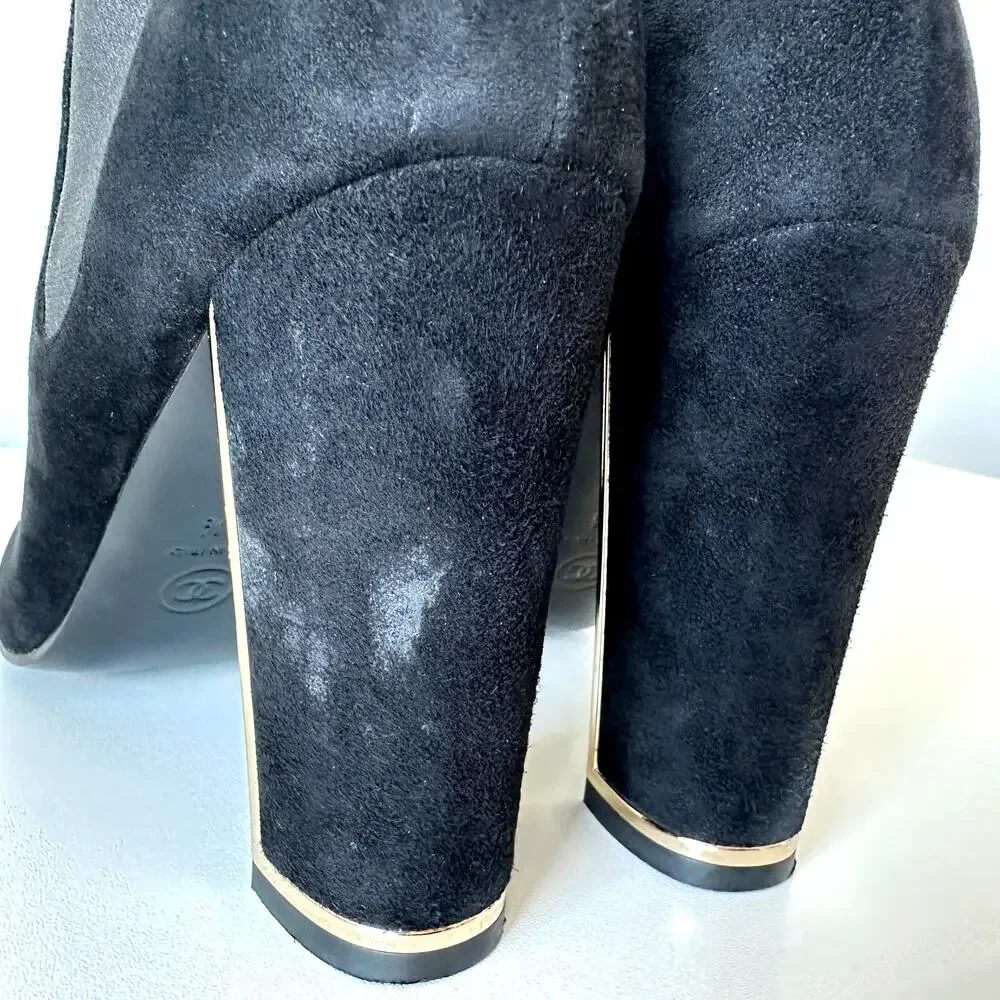 CHANEL heel collection elegant