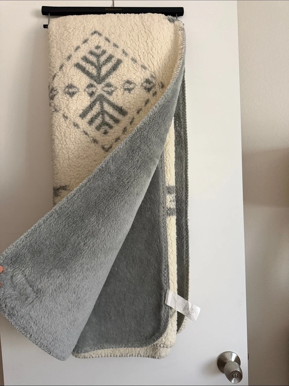 NWT Pendleton Sherpa Throw Blanket