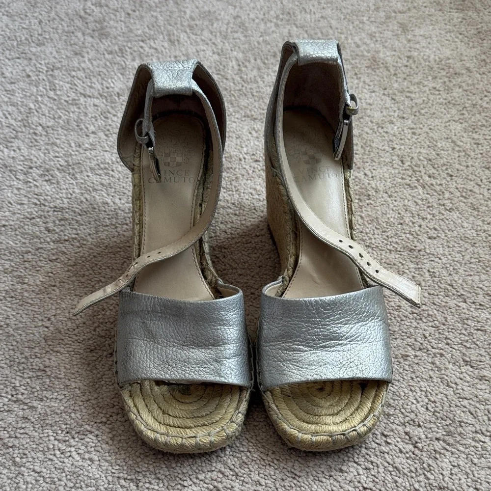 Vince Camuto step out