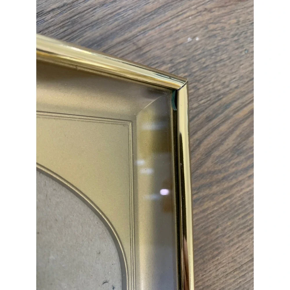 Vintage Gold Tone Metal Picture Frame Oval Mat 5x7 Tabletop Wall Hanging 6x8