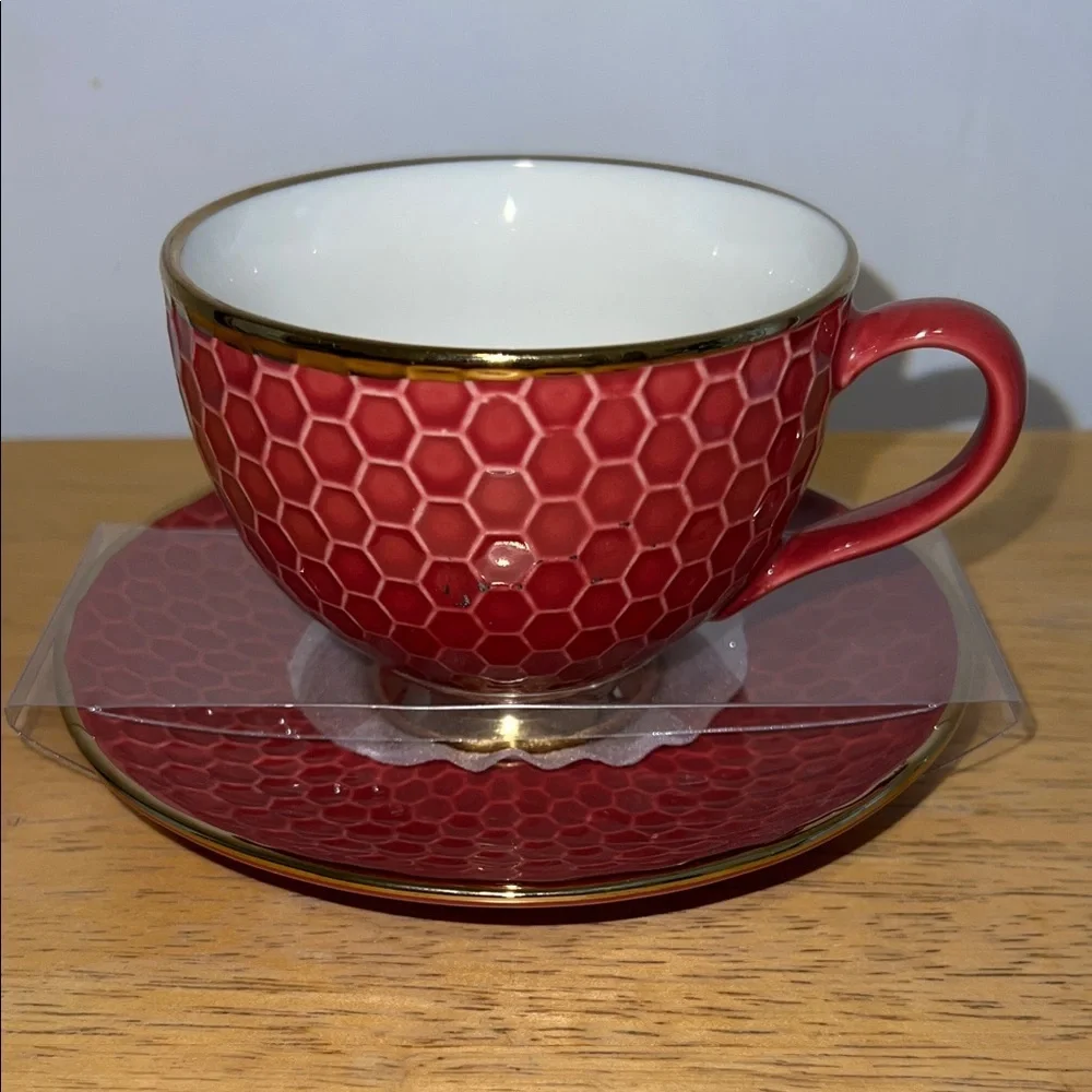 Abeille & Amour Elegant Porcelain Honeycomb Teacup and Saucer Set New