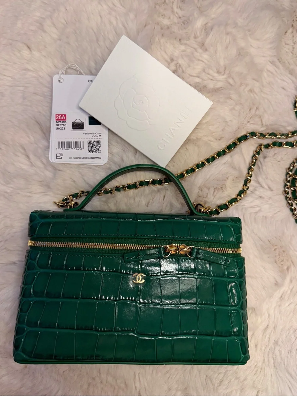 CHANEL Emerald Green Croc-Embossed Slim Vanity Bag with Gold Hardware