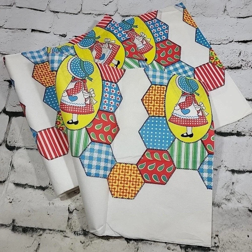 Vintage Fashion Ware Table‎ Cover Paper Tablecloth Quilt Bonnet Girl Themed Open
