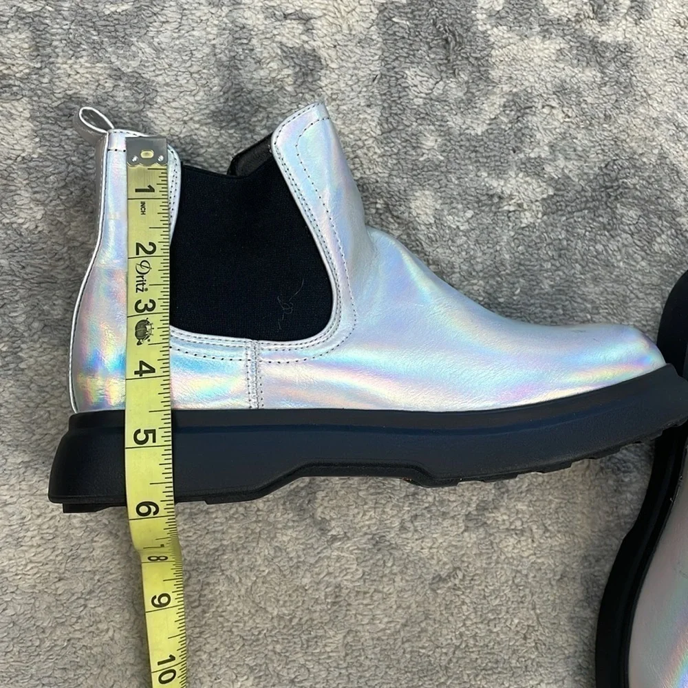 New DV Dolce Vita Cole Ankle Boots Iridescent Metallic Moon Boots Sz 4