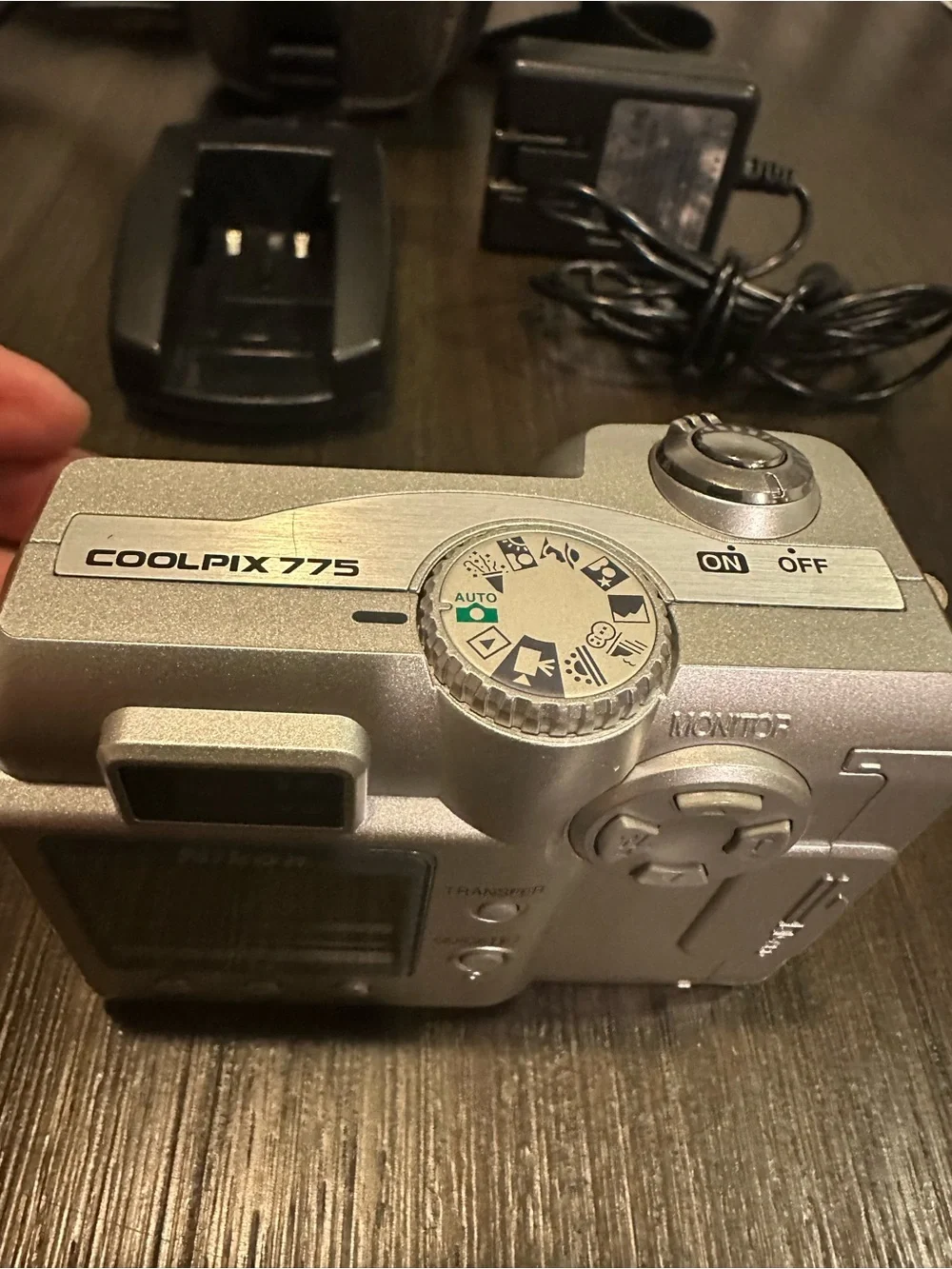 Nikon coolpix 775