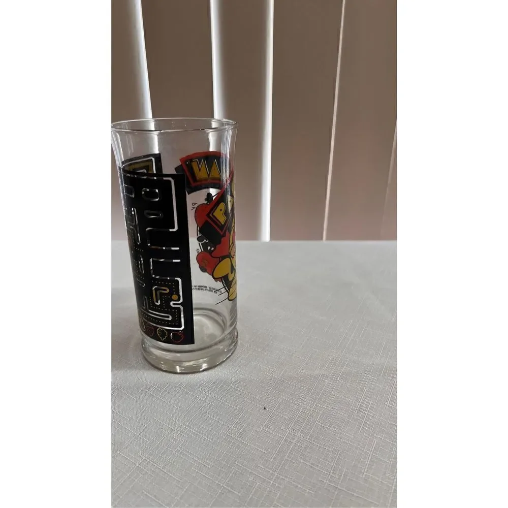 PAC MAN 1982 COLLECTABLE GLASS VIDEO GAME