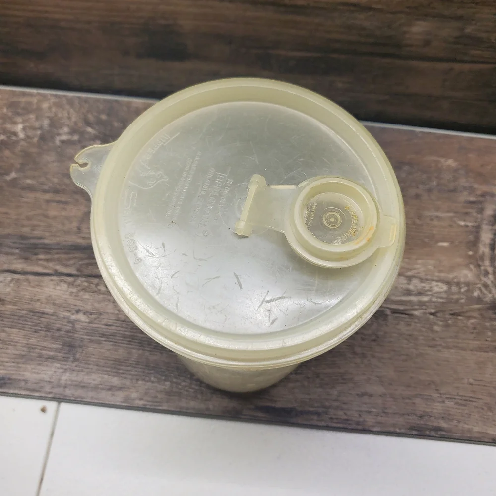 Tupperware vintage quart