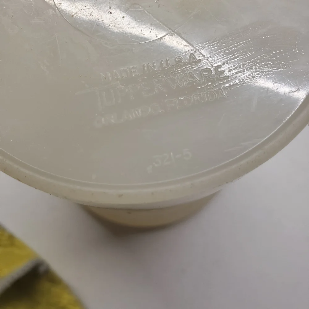 Tupperware vintage quart
