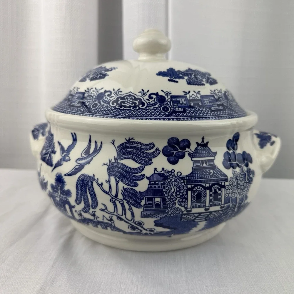 CHURCHILL Blue Willow Vegetable Soup Large Server Dish Bowl Handles w/ Lid