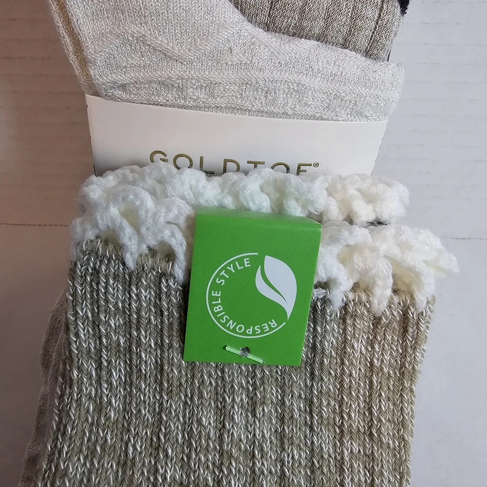 2 Packages GOLD TOE Holiday & Lodge Collection Socks SIZE 6-9 (5 Pair Total)