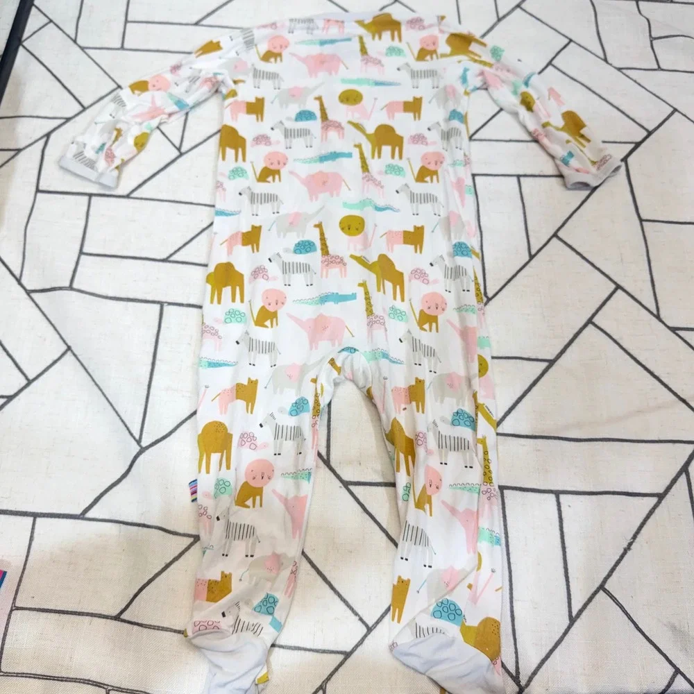 Magnetic Me Footie Sleeper 6-9 Months White‎ Multi Animal Print Magnetic Closure