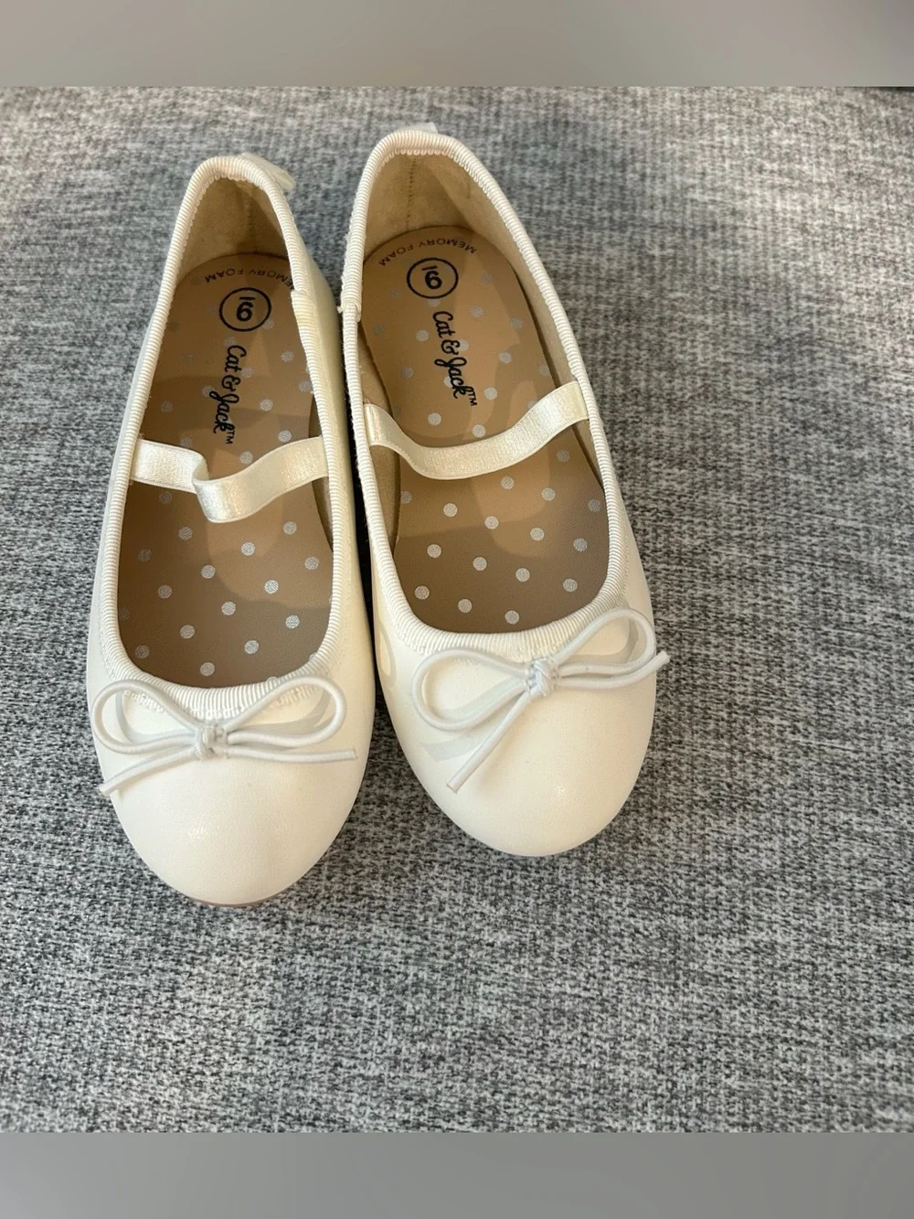 Cat & Jack Girls Ballet Flat Shoes w/elastic strap Size 9